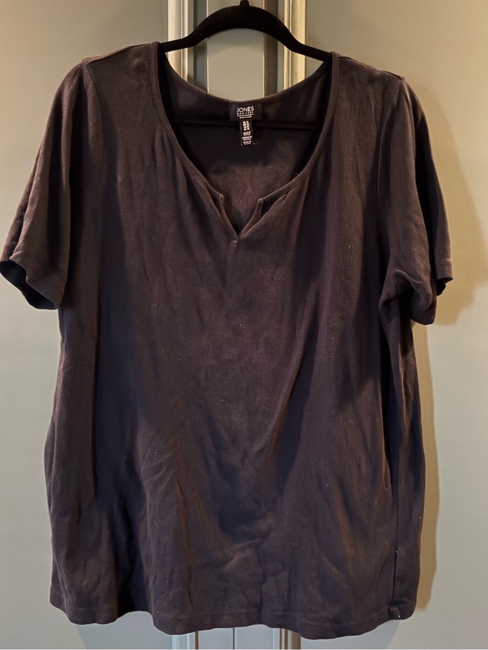 Jones New York Black Short Sleeve V-Notch Tee